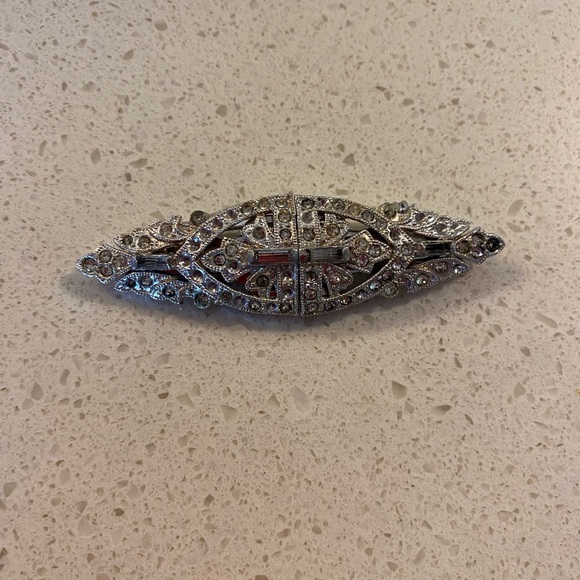 Stunning silver tone brooch can become lapel chips. This was very in big 1930’s - Picture 3 of 11